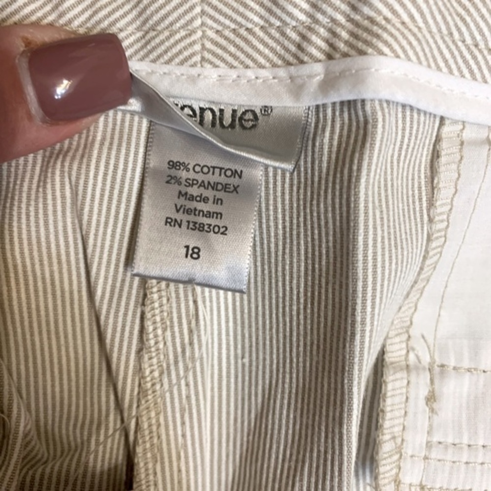 NWT Avenue Pull on Cropped Pant - Picture 7 of 7